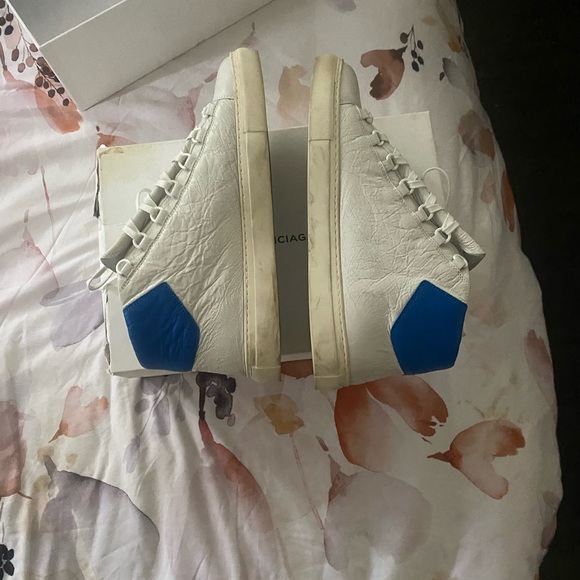 Balenciaga - Picture 9 of 9